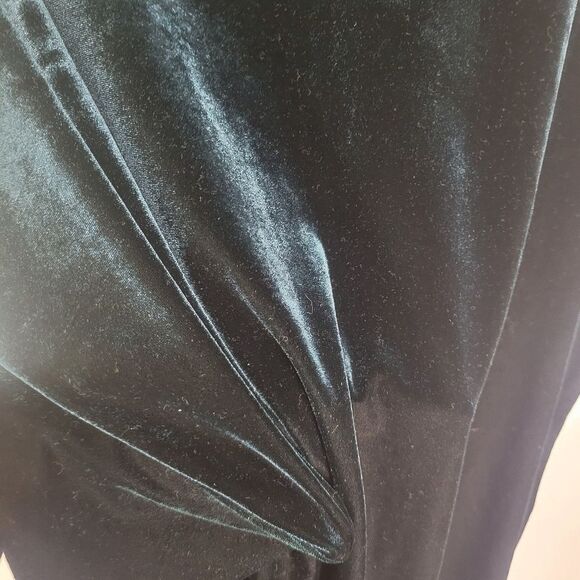 Dark Green Almia Velvet Sleeveless Top - Picture 6 of 10